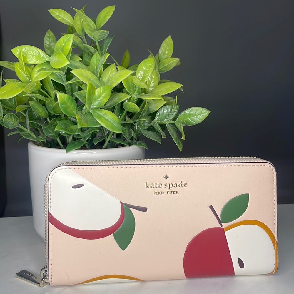 Like New Kate Spade Macintosh Wallet